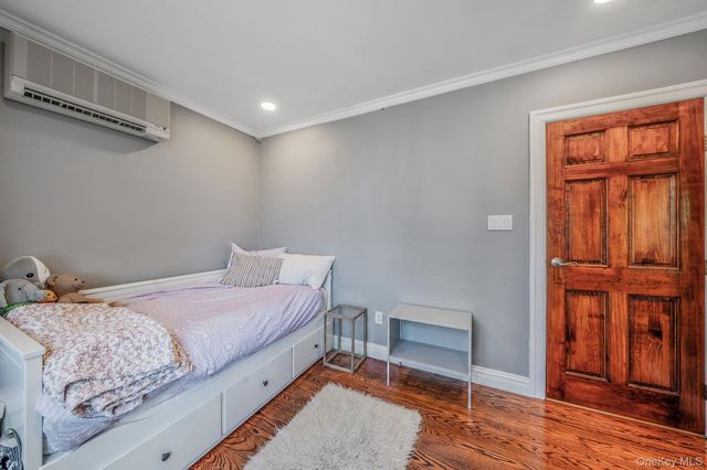 69-08 69th Place, Glendale, NY 11385