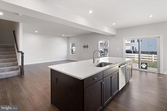 605 LONGLEAF DR, Newark, DE 19702