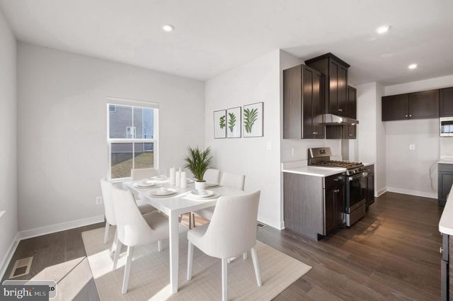 605 LONGLEAF DR, Newark, DE 19702