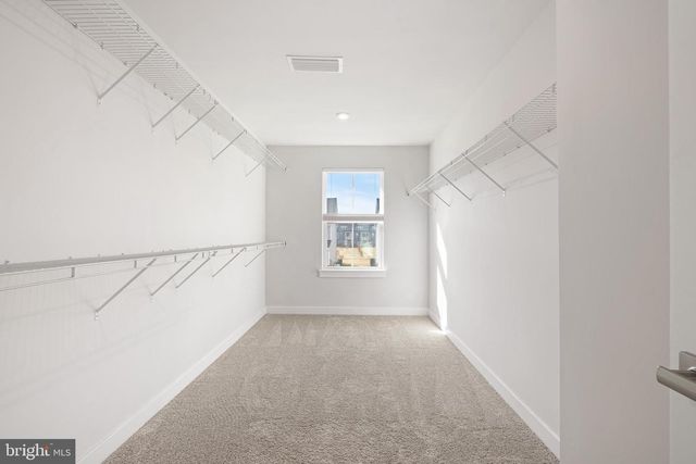 605 LONGLEAF DR, Newark, DE 19702