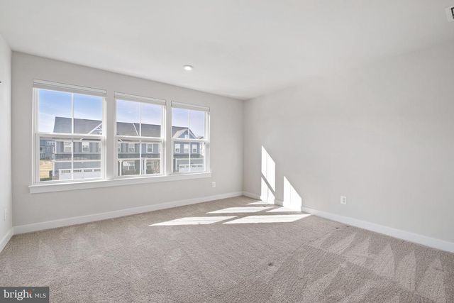 605 LONGLEAF DR, Newark, DE 19702