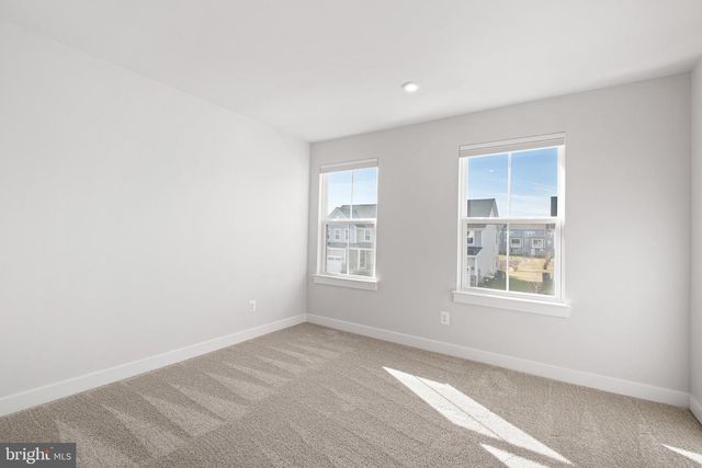 605 LONGLEAF DR, Newark, DE 19702