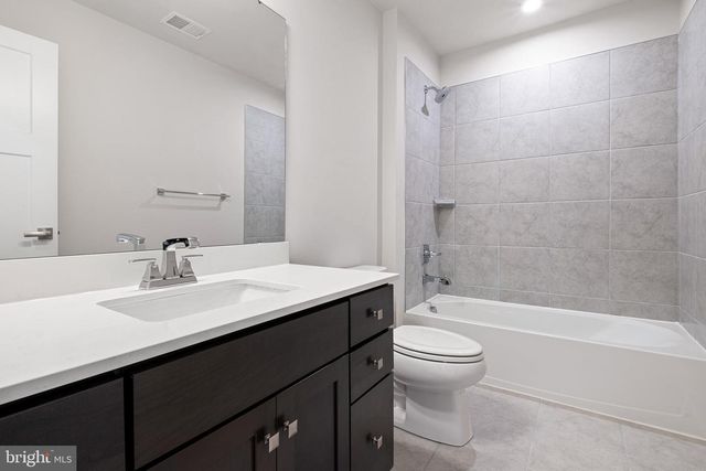 605 LONGLEAF DR, Newark, DE 19702