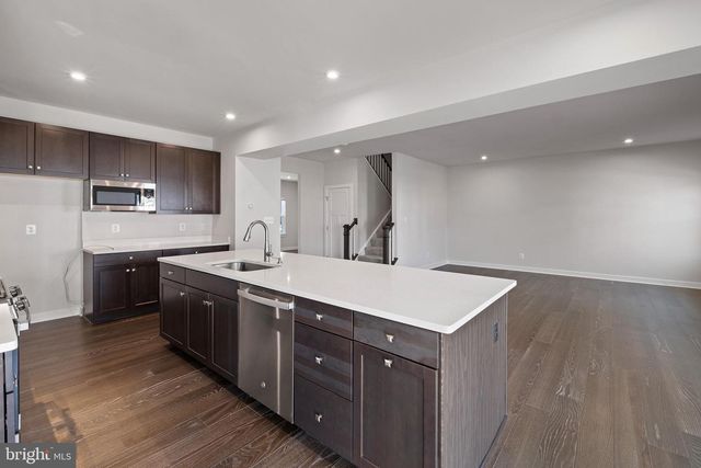 605 LONGLEAF DR, Newark, DE 19702