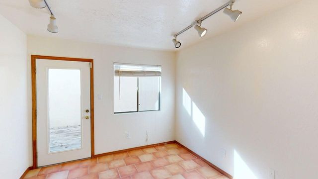 3912 Los Milagros, Santa Fe, NM 87507