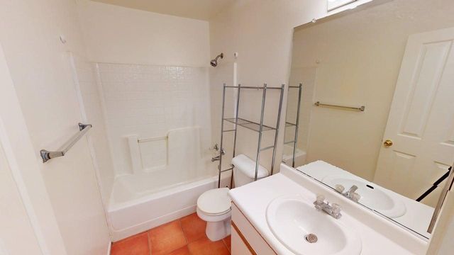 3912 Los Milagros, Santa Fe, NM 87507