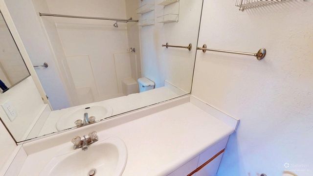 3912 Los Milagros, Santa Fe, NM 87507