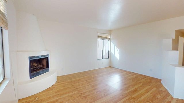 3912 Los Milagros, Santa Fe, NM 87507
