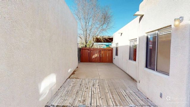 3912 Los Milagros, Santa Fe, NM 87507
