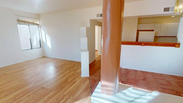 3912 Los Milagros, Santa Fe, NM 87507