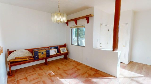 3912 Los Milagros, Santa Fe, NM 87507