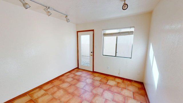 3912 Los Milagros, Santa Fe, NM 87507