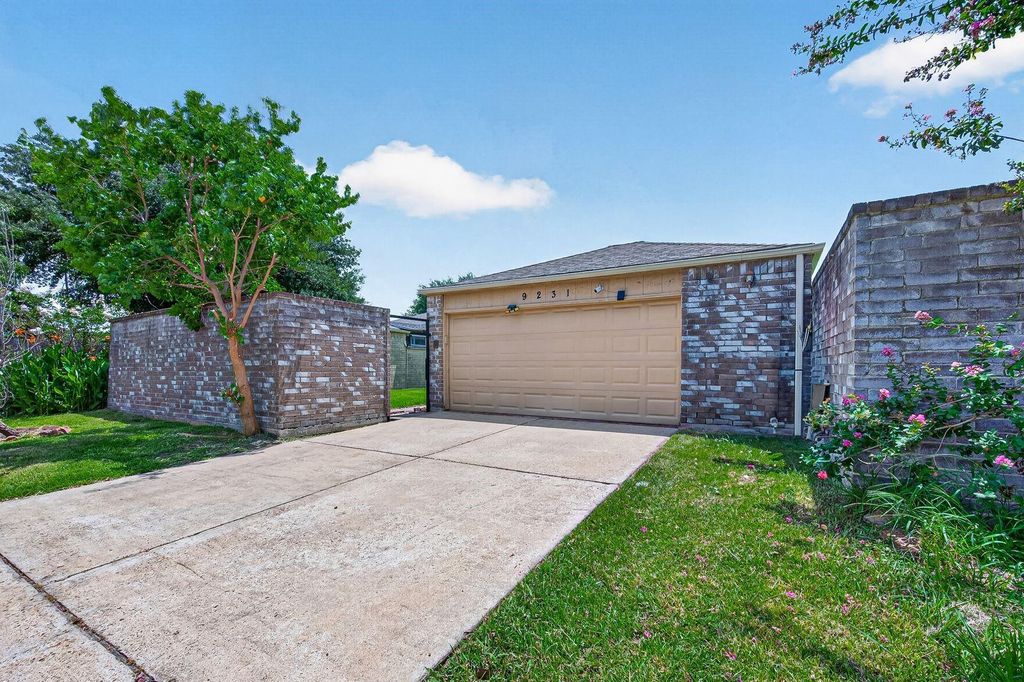 9231 Homeland Drive, Houston, TX 77083