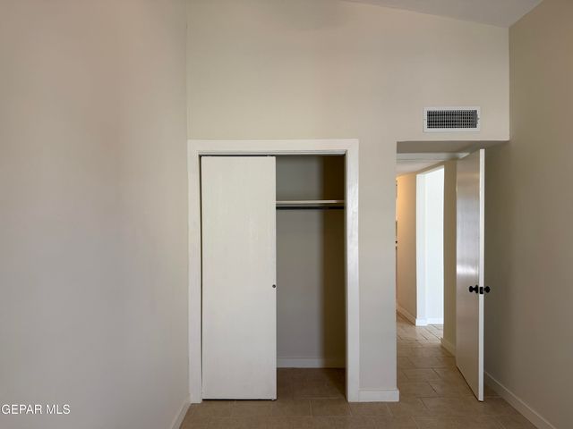 10642 Cuatro Vistas Drive D, El Paso, TX 79935