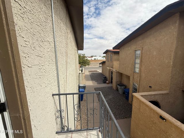 10642 Cuatro Vistas Drive D, El Paso, TX 79935