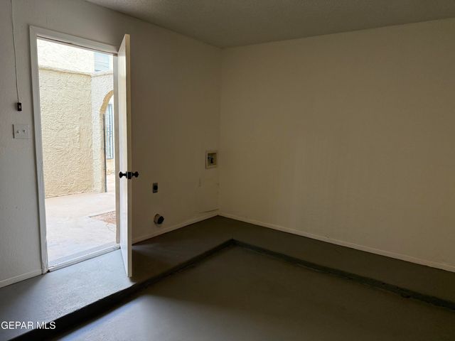 10642 Cuatro Vistas Drive D, El Paso, TX 79935