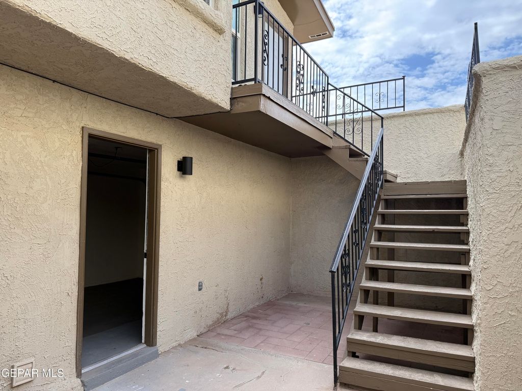 10642 Cuatro Vistas Drive D, El Paso, TX 79935