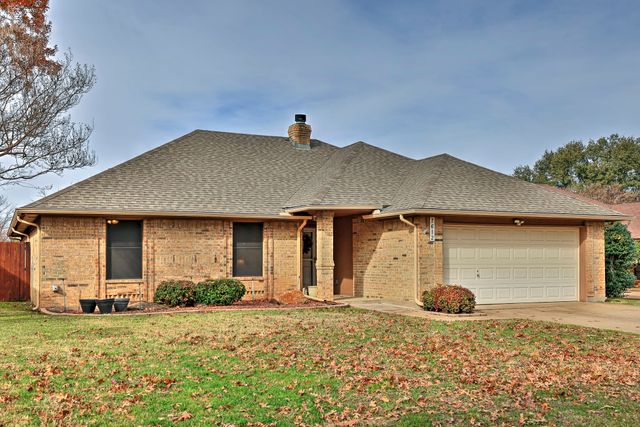 7612 Pampas Drive, Fort Worth, TX 76133