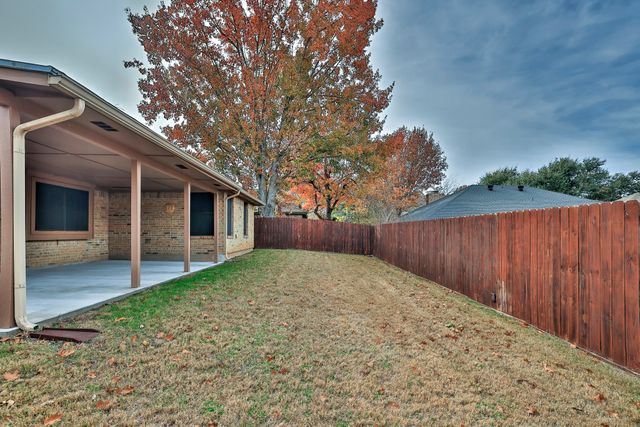 7612 Pampas Drive, Fort Worth, TX 76133
