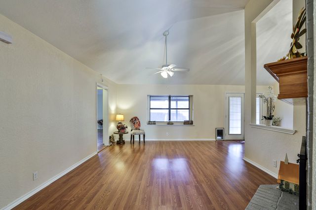 7612 Pampas Drive, Fort Worth, TX 76133