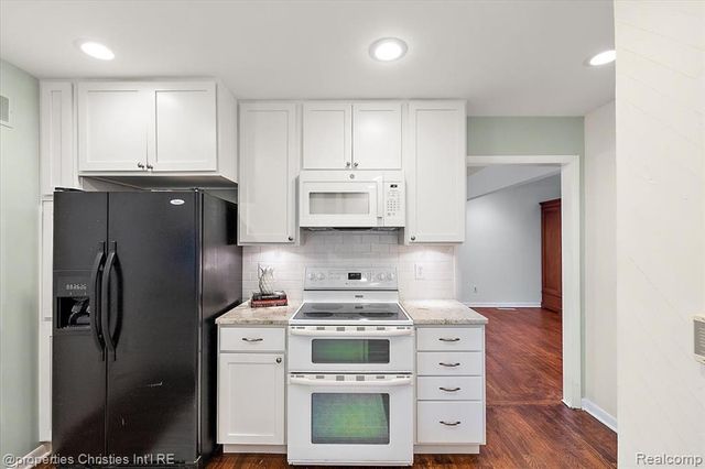 971 Stratford Lane 22, Bloomfield Hills, MI 48304