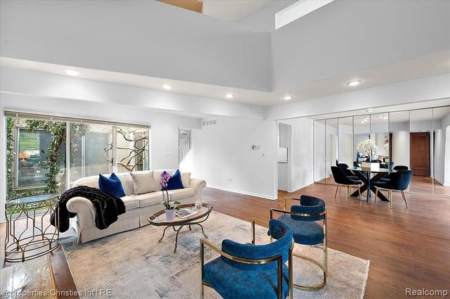 971 Stratford Lane 22, Bloomfield Hills, MI 48304