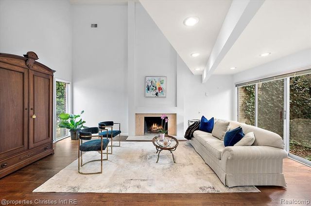 971 Stratford Lane 22, Bloomfield Hills, MI 48304