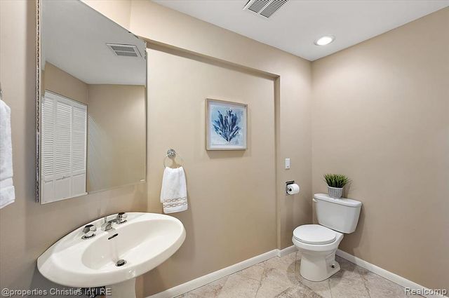 971 Stratford Lane 22, Bloomfield Hills, MI 48304