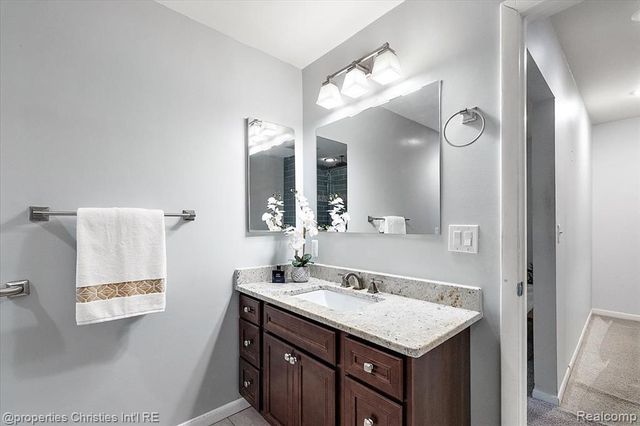 971 Stratford Lane 22, Bloomfield Hills, MI 48304