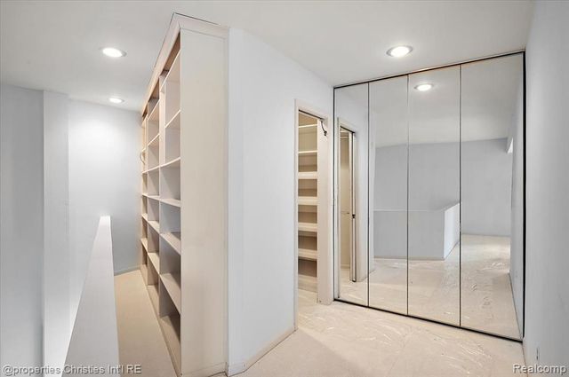 971 Stratford Lane 22, Bloomfield Hills, MI 48304