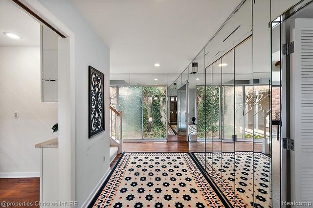 971 Stratford Lane 22, Bloomfield Hills, MI 48304