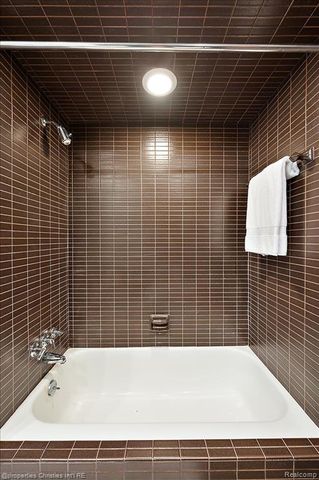 971 Stratford Lane 22, Bloomfield Hills, MI 48304