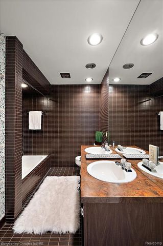 971 Stratford Lane 22, Bloomfield Hills, MI 48304