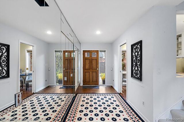 971 Stratford Lane 22, Bloomfield Hills, MI 48304