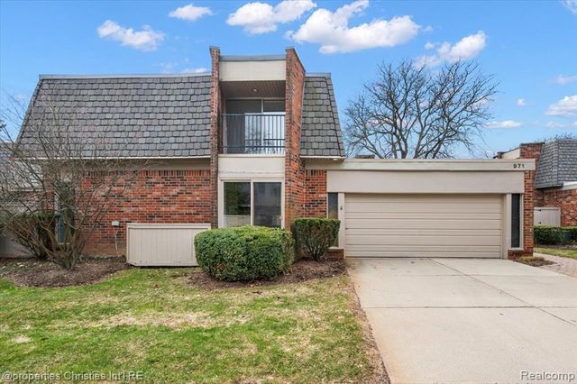 971 Stratford Lane 22, Bloomfield Hills, MI 48304