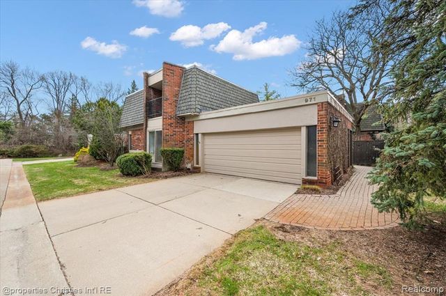 971 Stratford Lane 22, Bloomfield Hills, MI 48304