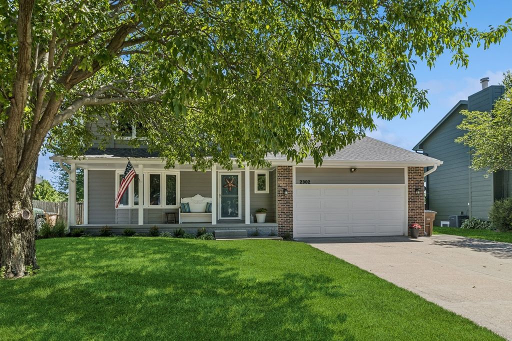 2302 Merle Huff Avenue, Norwalk, IA 50211