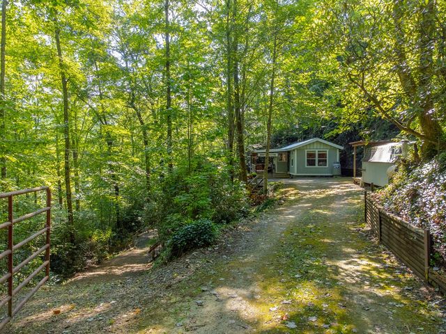 283 Briggs Cove Road, Robbinsville, NC 28771