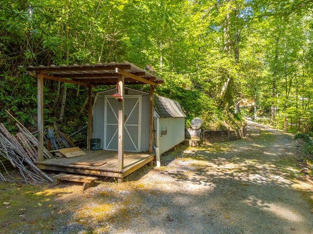 283 Briggs Cove Road, Robbinsville, NC 28771