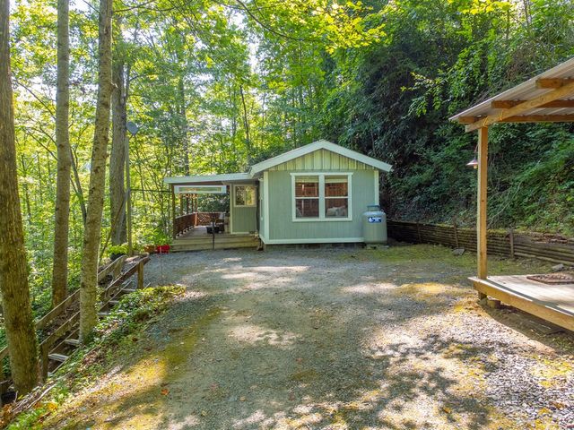 283 Briggs Cove Road, Robbinsville, NC 28771