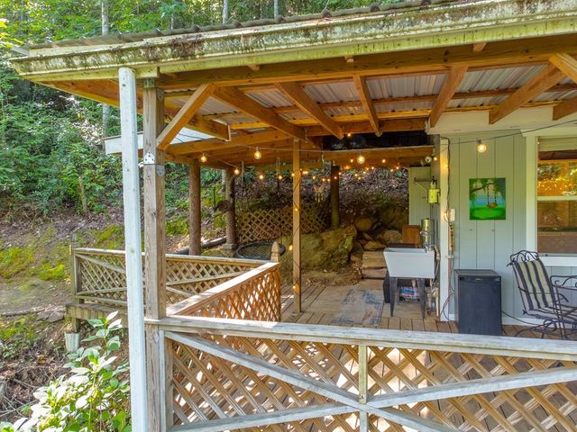 283 Briggs Cove Road, Robbinsville, NC 28771