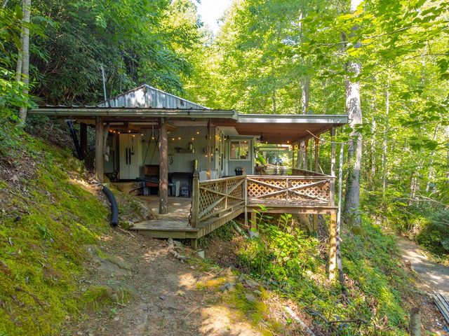 283 Briggs Cove Road, Robbinsville, NC 28771