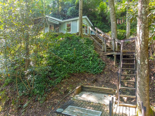 283 Briggs Cove Road, Robbinsville, NC 28771