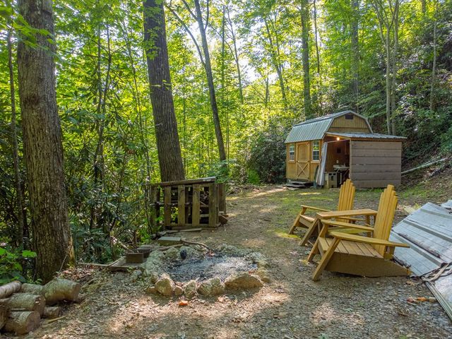 283 Briggs Cove Road, Robbinsville, NC 28771