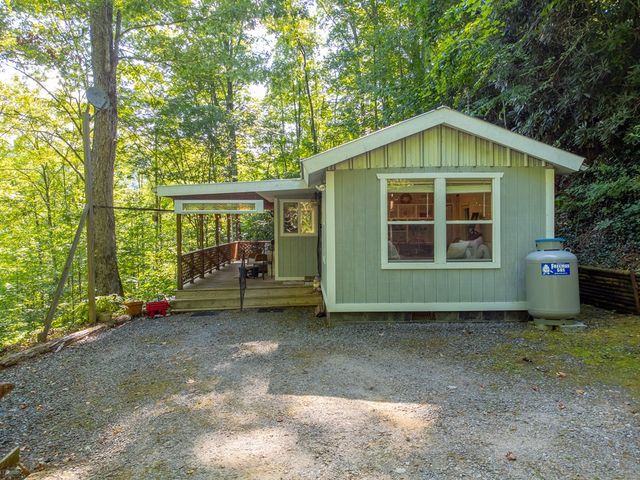 283 Briggs Cove Road, Robbinsville, NC 28771