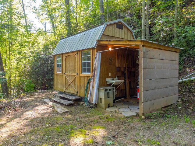 283 Briggs Cove Road, Robbinsville, NC 28771