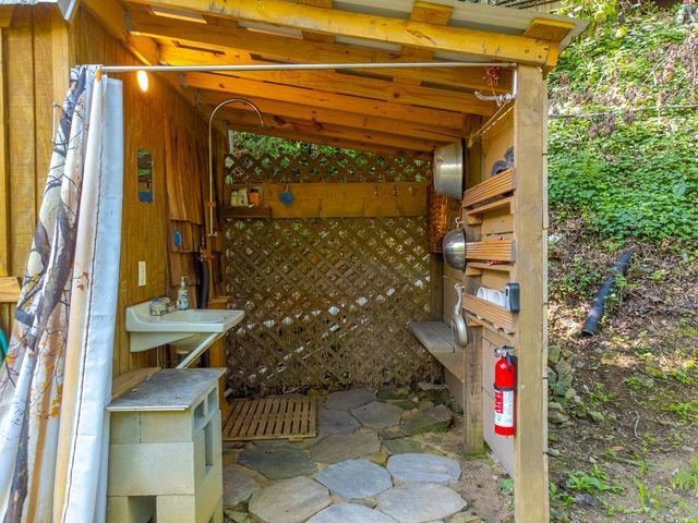 283 Briggs Cove Road, Robbinsville, NC 28771