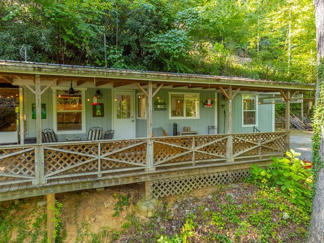 283 Briggs Cove Road, Robbinsville, NC 28771
