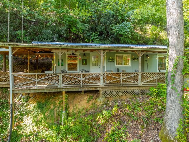 283 Briggs Cove Road, Robbinsville, NC 28771
