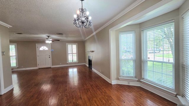 825 Stoney Creek Ave, Baton Rouge, LA 70808